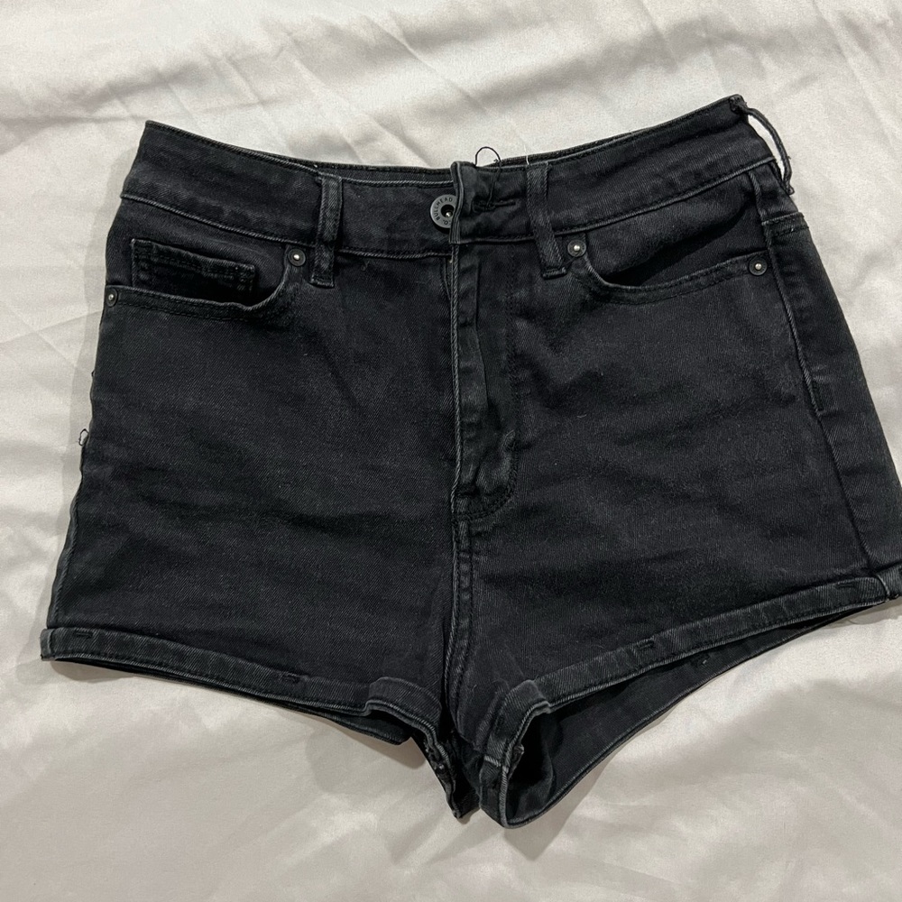 Bullhead black high rise jean shorts!